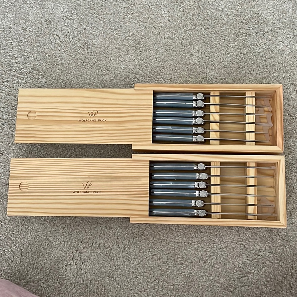 BRAND NEW Wolfgang Puck 4.5” Steak Knives with Wood Box (Set of 12)